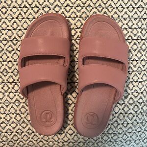Lululemon Restfeel slides, never worn